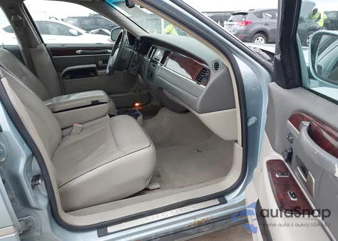 2006 Lincoln Town Car Designer Series из США, поврежденный, VIN 1LNHM83V56Y633192